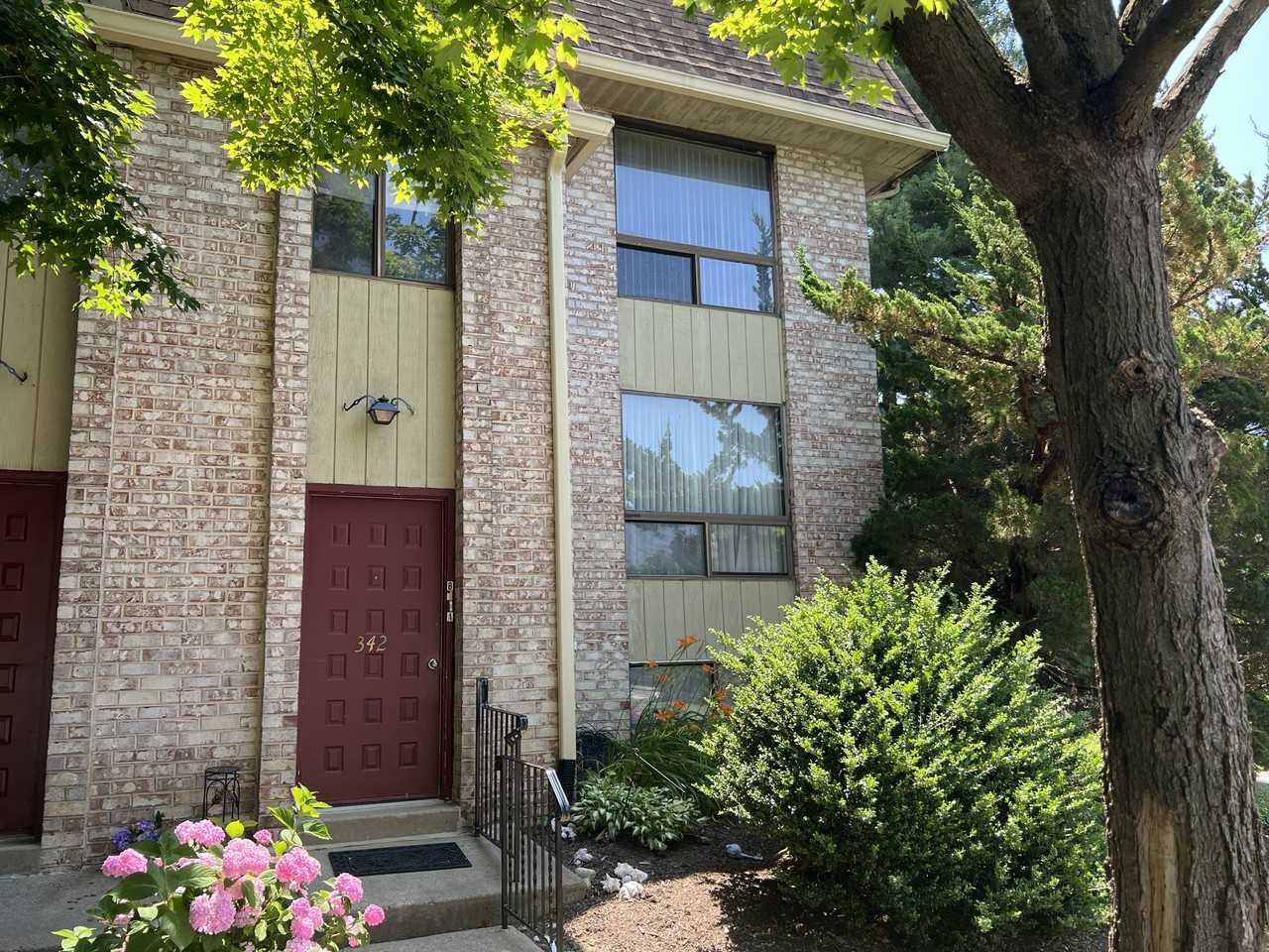 342B Saybrook Ln - Photo 2 of 23