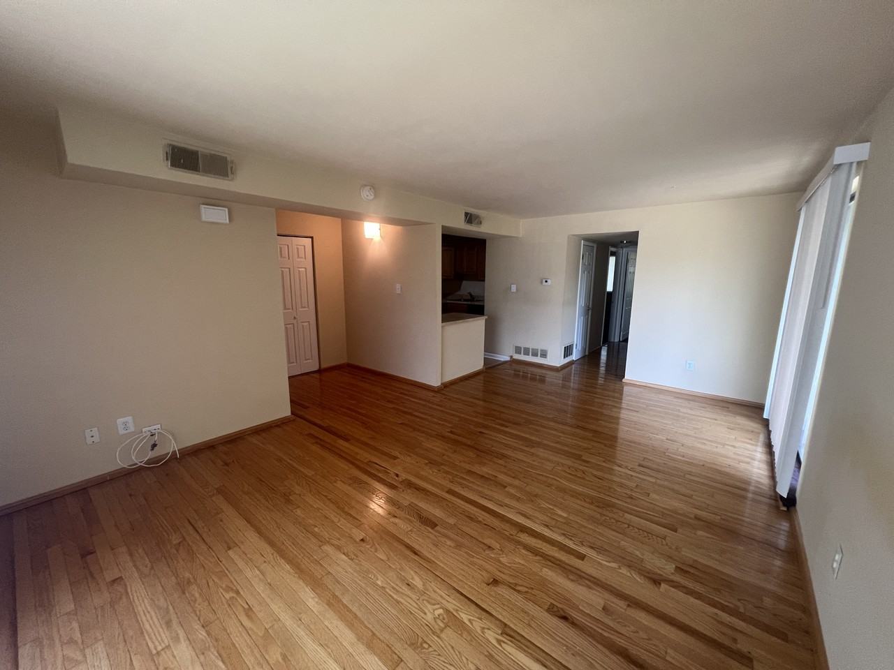 342B Saybrook Ln - Photo 7 of 23