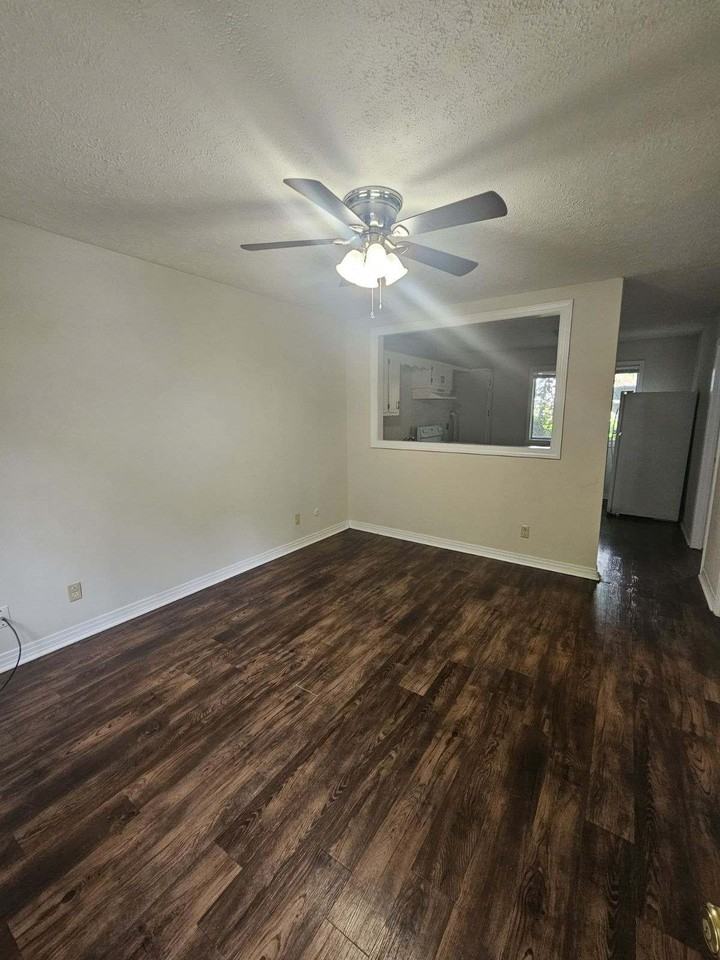 1219 Carolina Ave - Photo 3 of 4