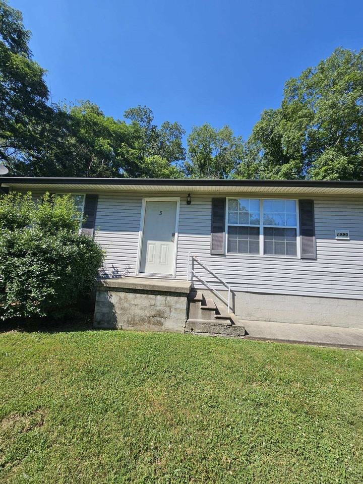 1990 Js Breedlove Dr - Photo 2 of 7