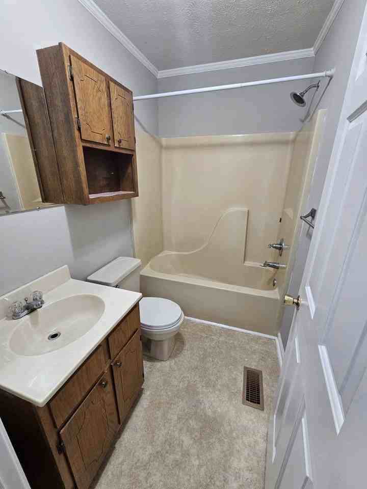 1990 Js Breedlove Dr - Photo 3 of 7