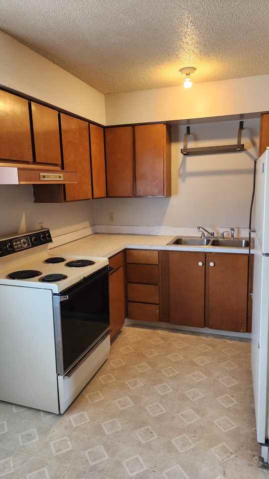 2247 Hillside Dr - Photo 3 of 7