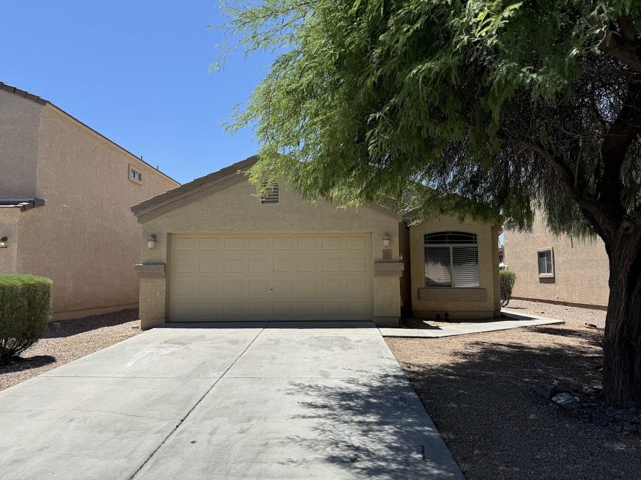 43269 W Arizona Ave - Photo 2 of 21