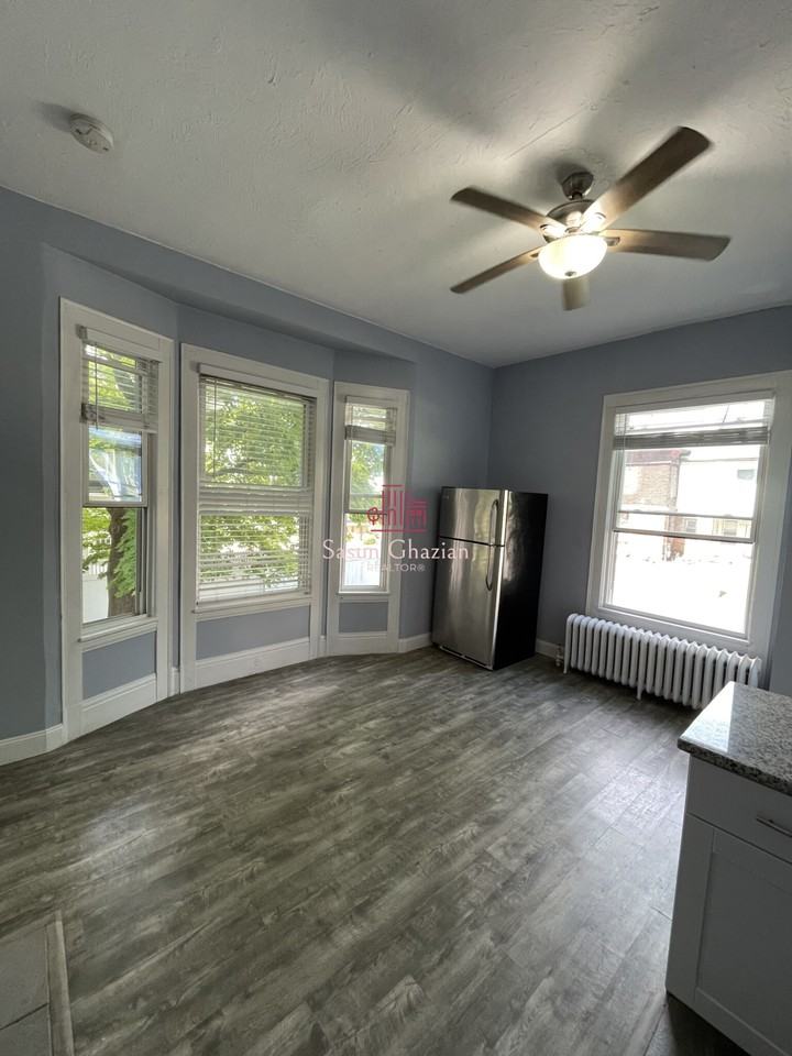 6 Windsor St #2 - Photo 2 of 10