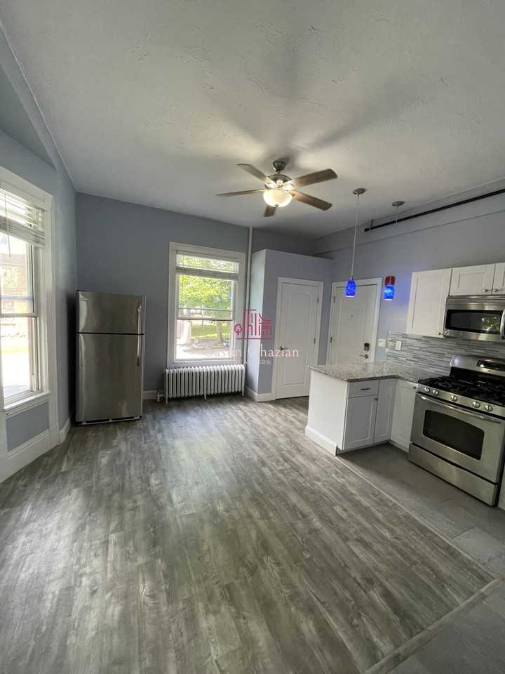6 Windsor St #2 - Photo 3 of 10
