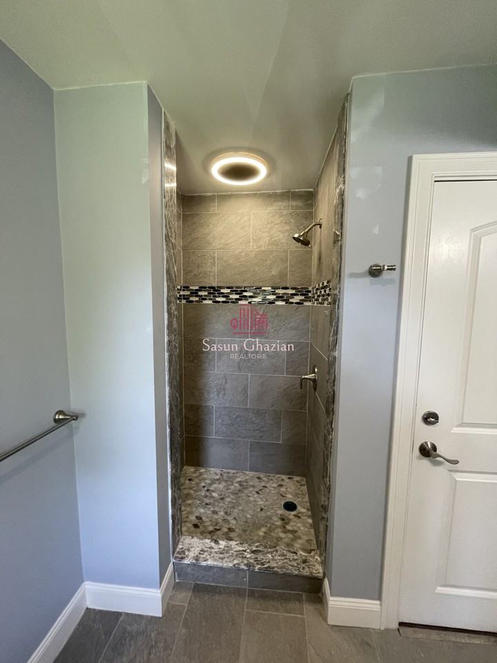 6 Windsor St #2 - Photo 7 of 10