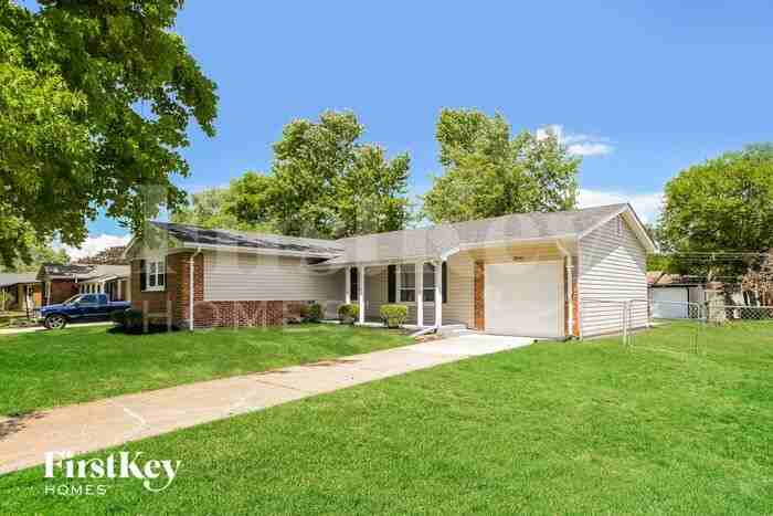 2850 Dover Dr - Photo 2 of 16