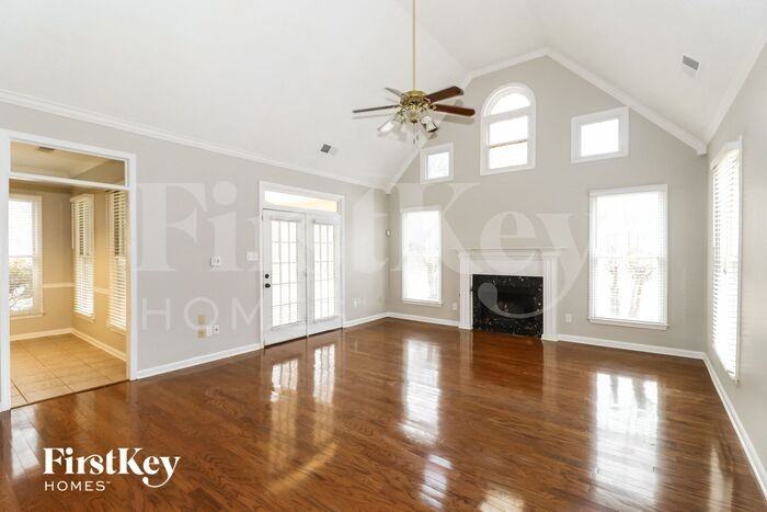 465 Elise Dr - Photo 3 of 15