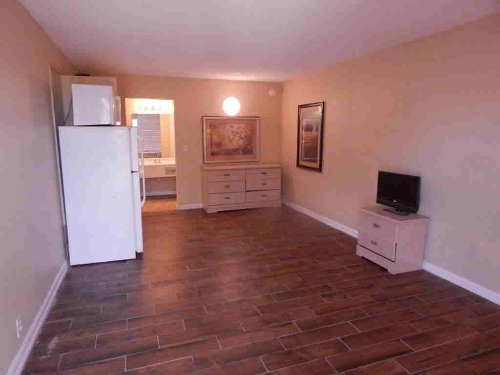 Tropicana Resort43420 US Highway 27 #419 - Photo 4 of 22