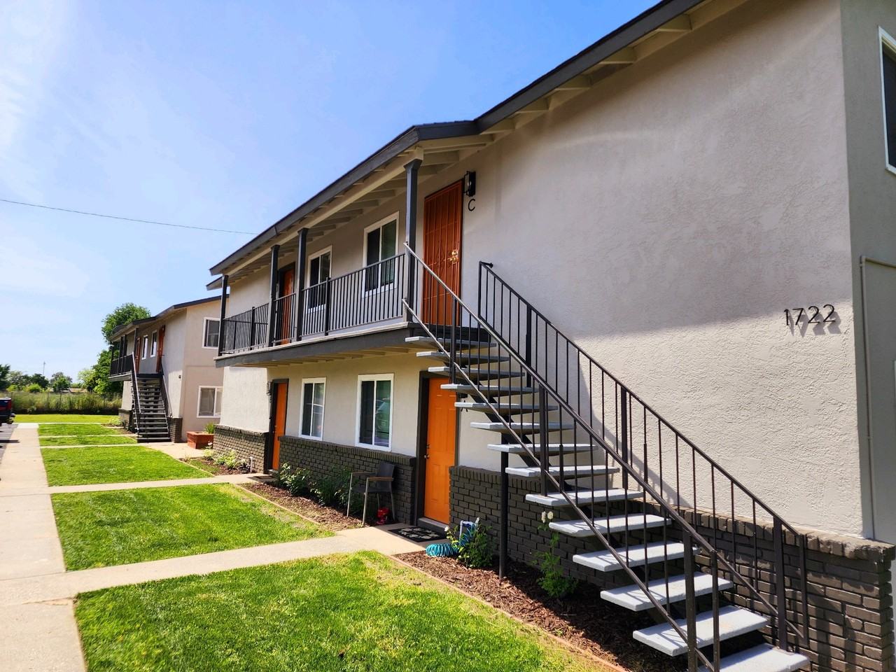 1722 Linda Avenue #F - Photo 2 of 11
