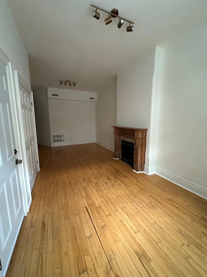 439 Bathurst Street - Photo 3 of 9