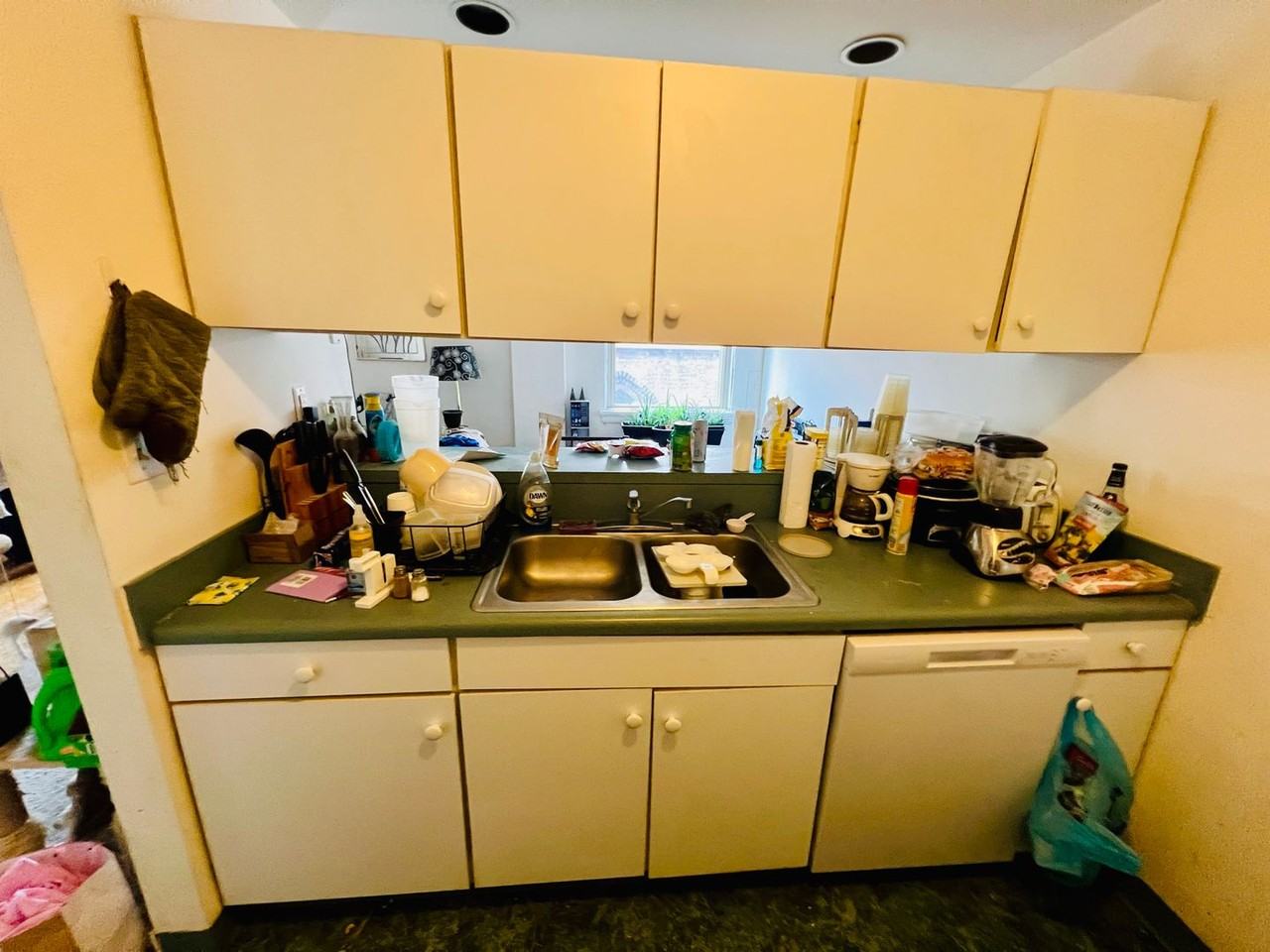 415 E. Grace Street - Photo 5 of 28