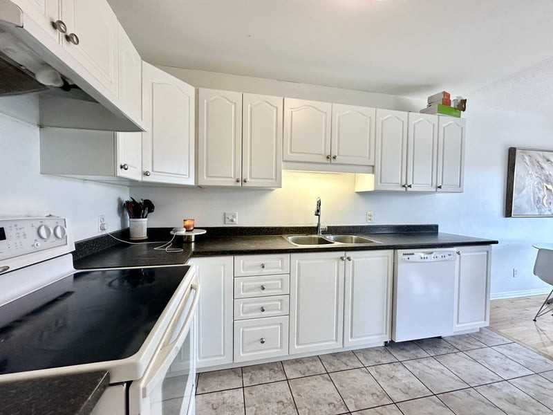 2681 Raymond St - Photo 3 of 14