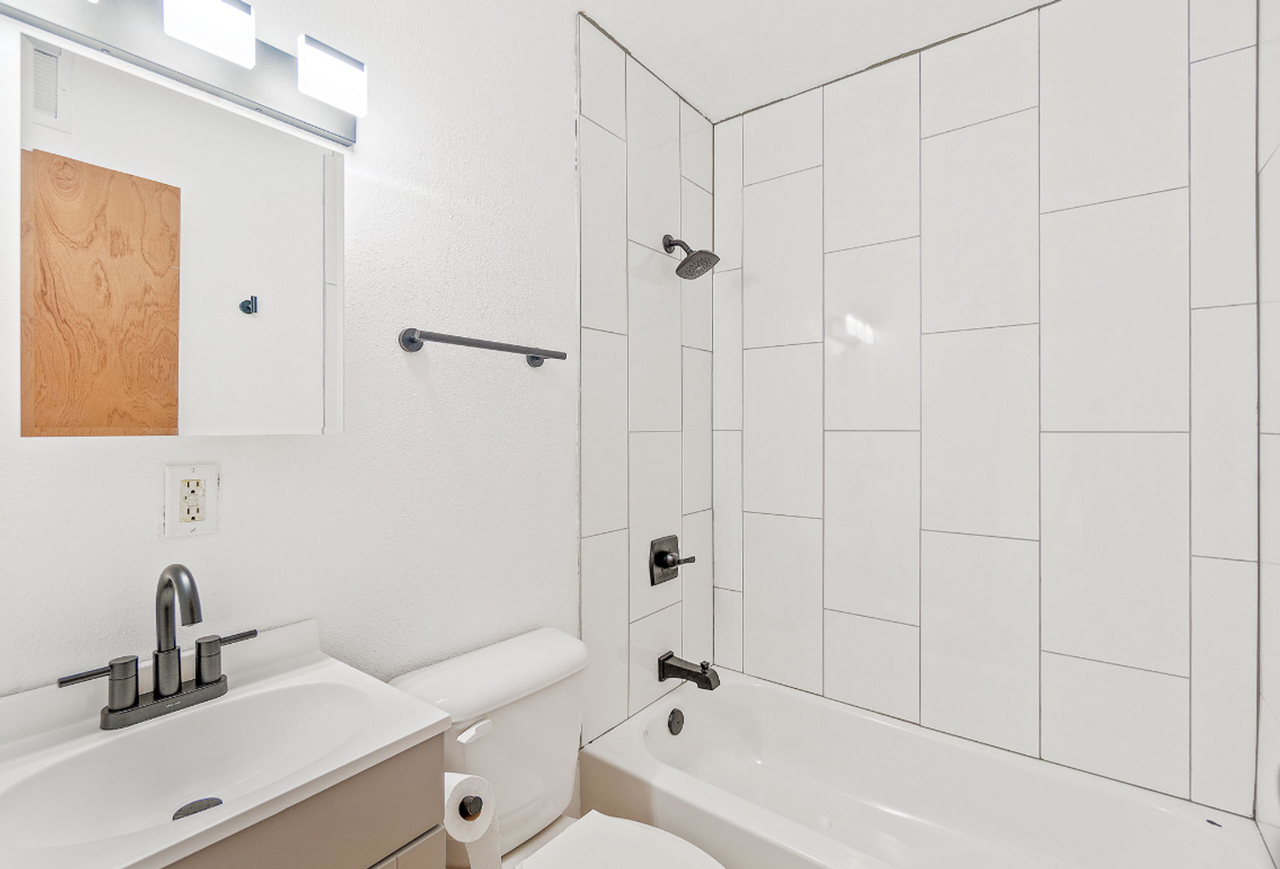 209 Parkview Blvd - Photo 3 of 6