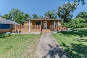 featured image of 829 Broadway Ave