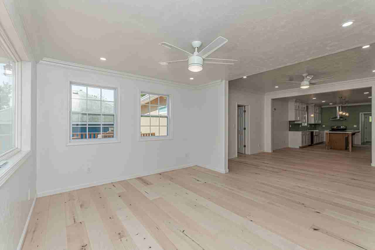 829 Broadway Ave - Photo 2 of 44