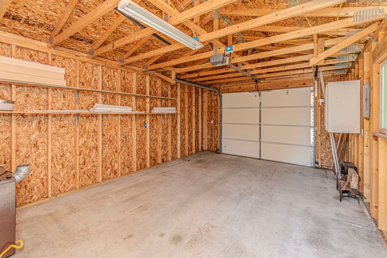 829 Broadway Ave - Photo 7 of 29