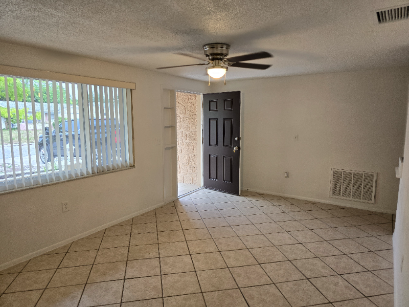 10807 Oldham Rd - Photo 3 of 19