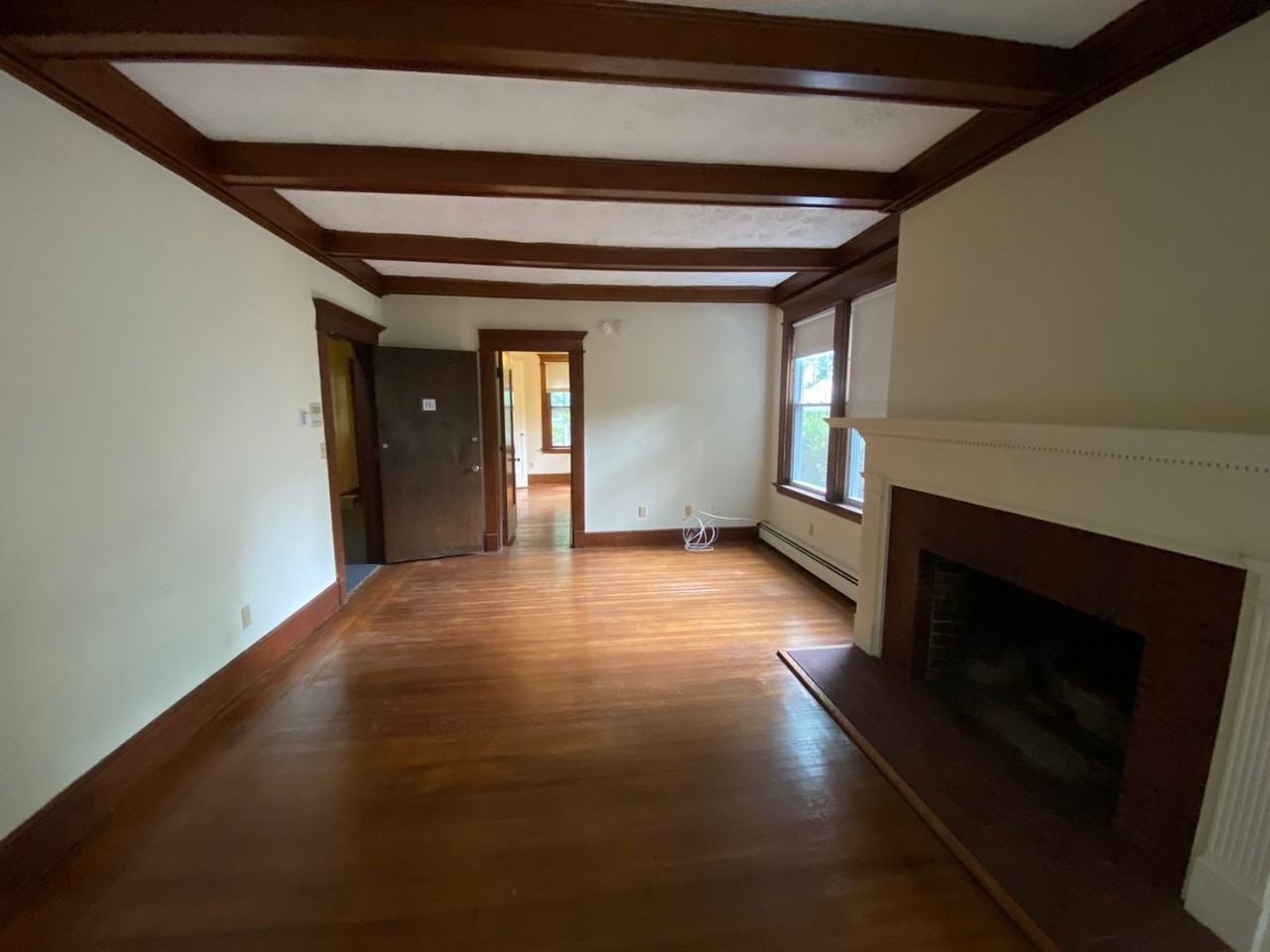 180 Edwards St - Photo 5 of 18