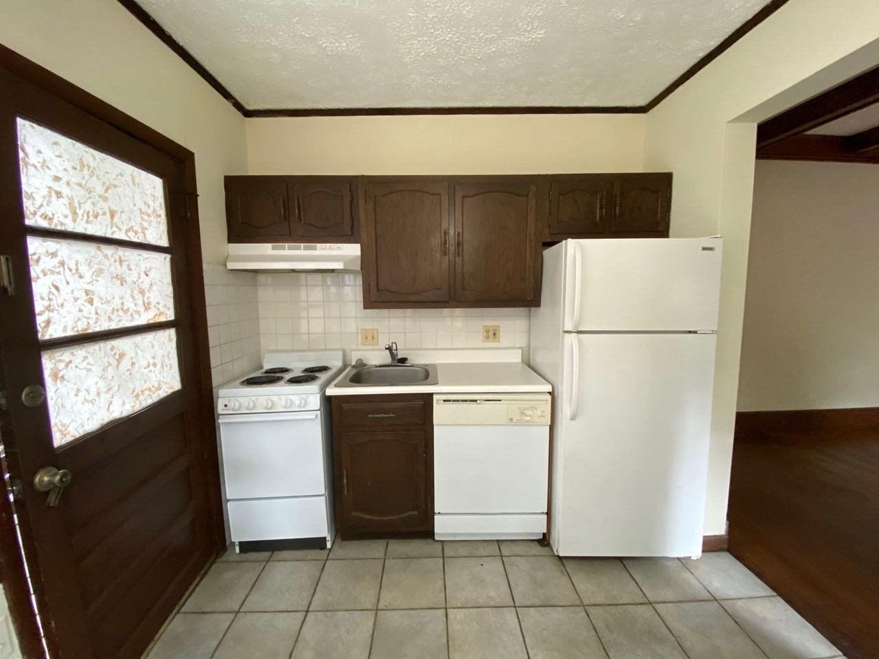 180 Edwards St - Photo 6 of 18