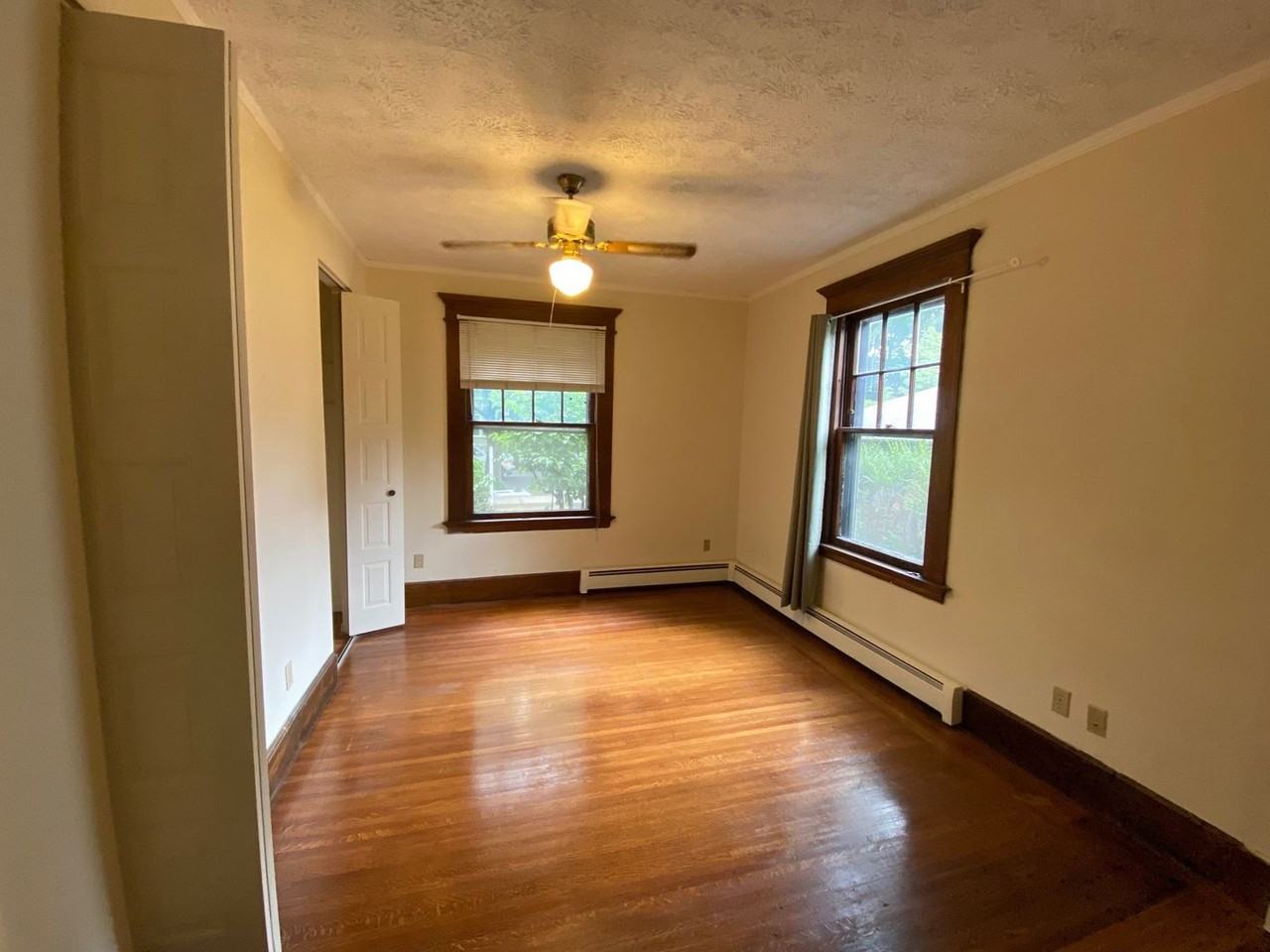 180 Edwards St - Photo 4 of 18