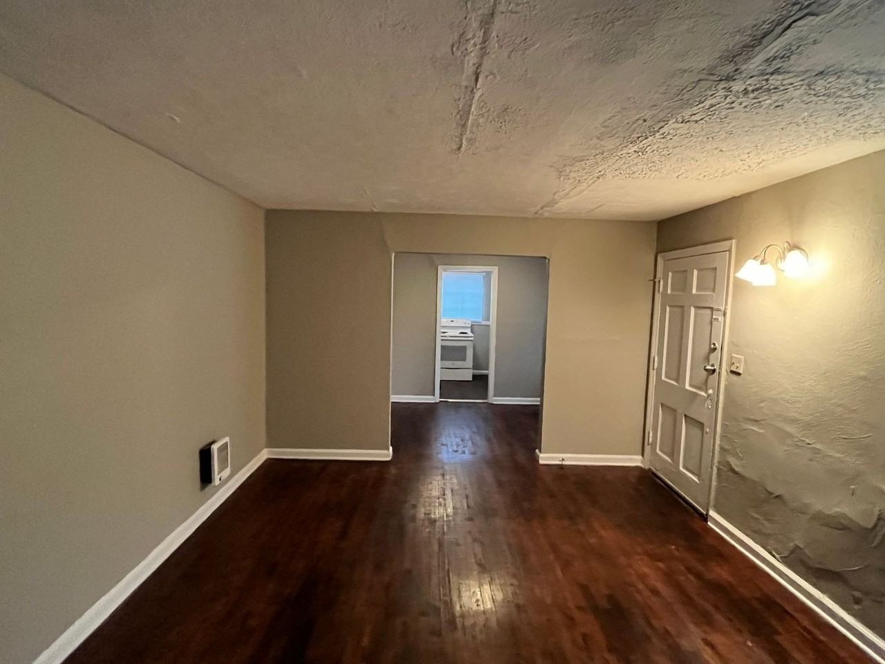 922 Harbison Dr - Photo 4 of 17