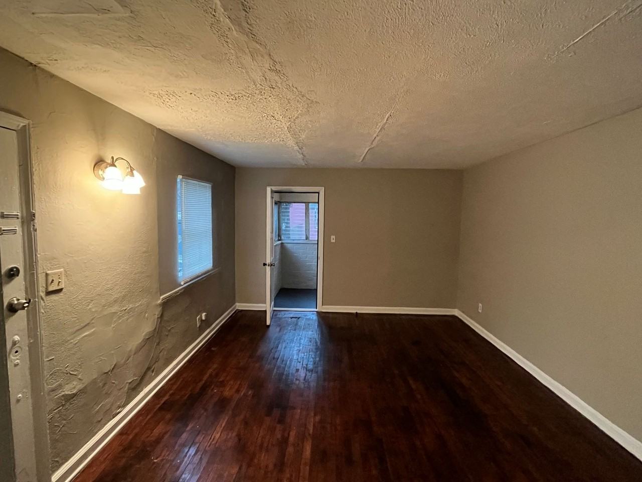 922 Harbison Dr - Photo 5 of 17
