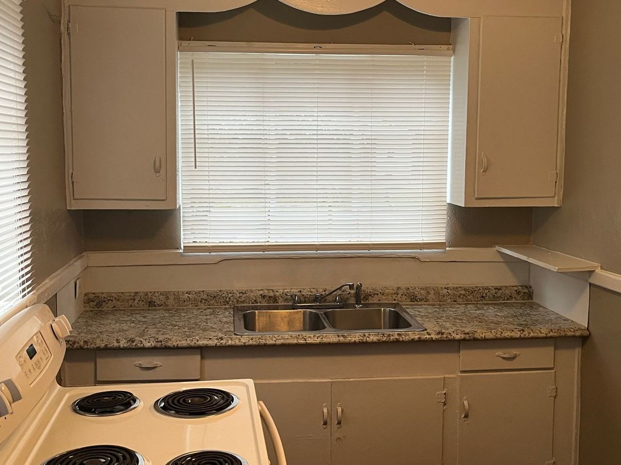 922 Harbison Dr - Photo 6 of 17