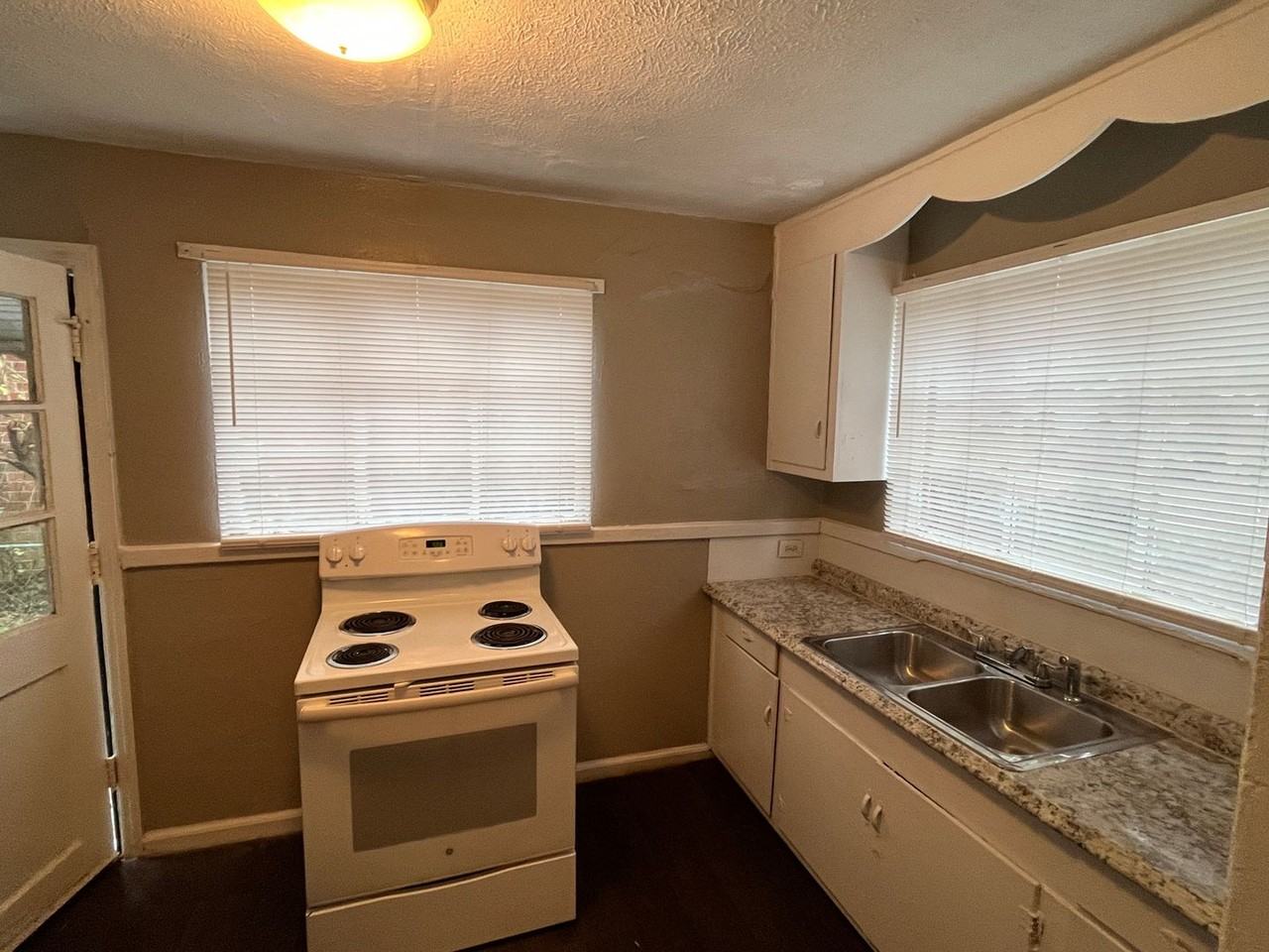 922 Harbison Dr - Photo 7 of 17