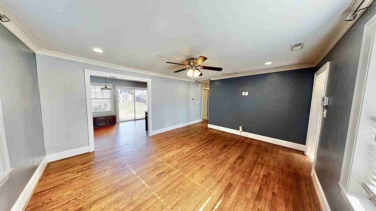 2014 Roslyn Ave - Photo 5 of 23