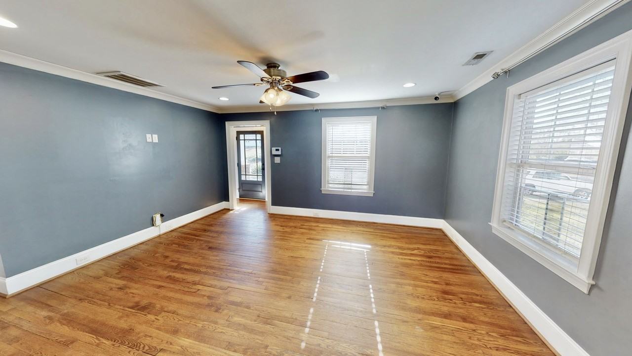 2014 Roslyn Ave - Photo 6 of 23