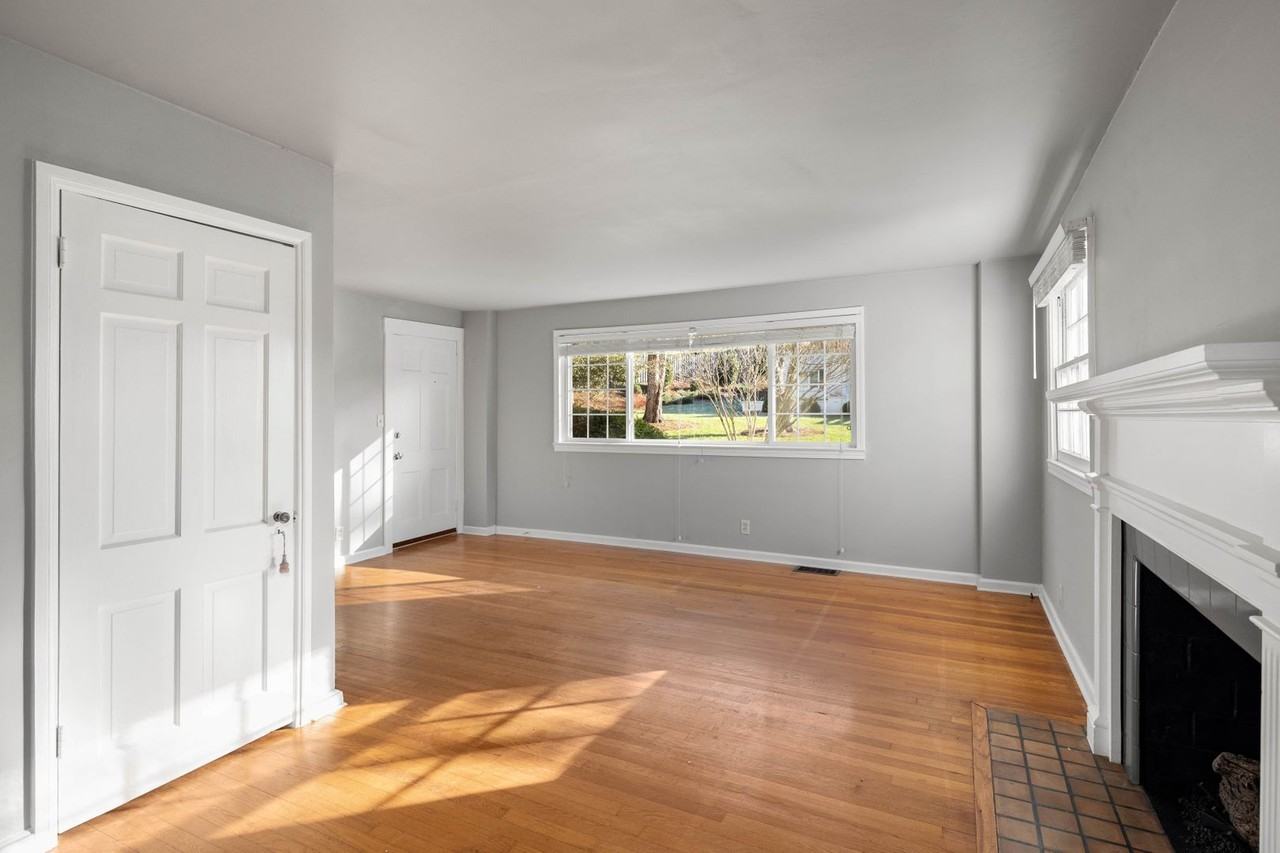 30 Lorraine Ave - Photo 3 of 21