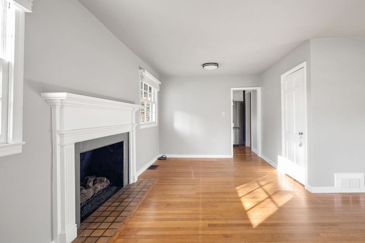 30 Lorraine Ave - Photo 4 of 21