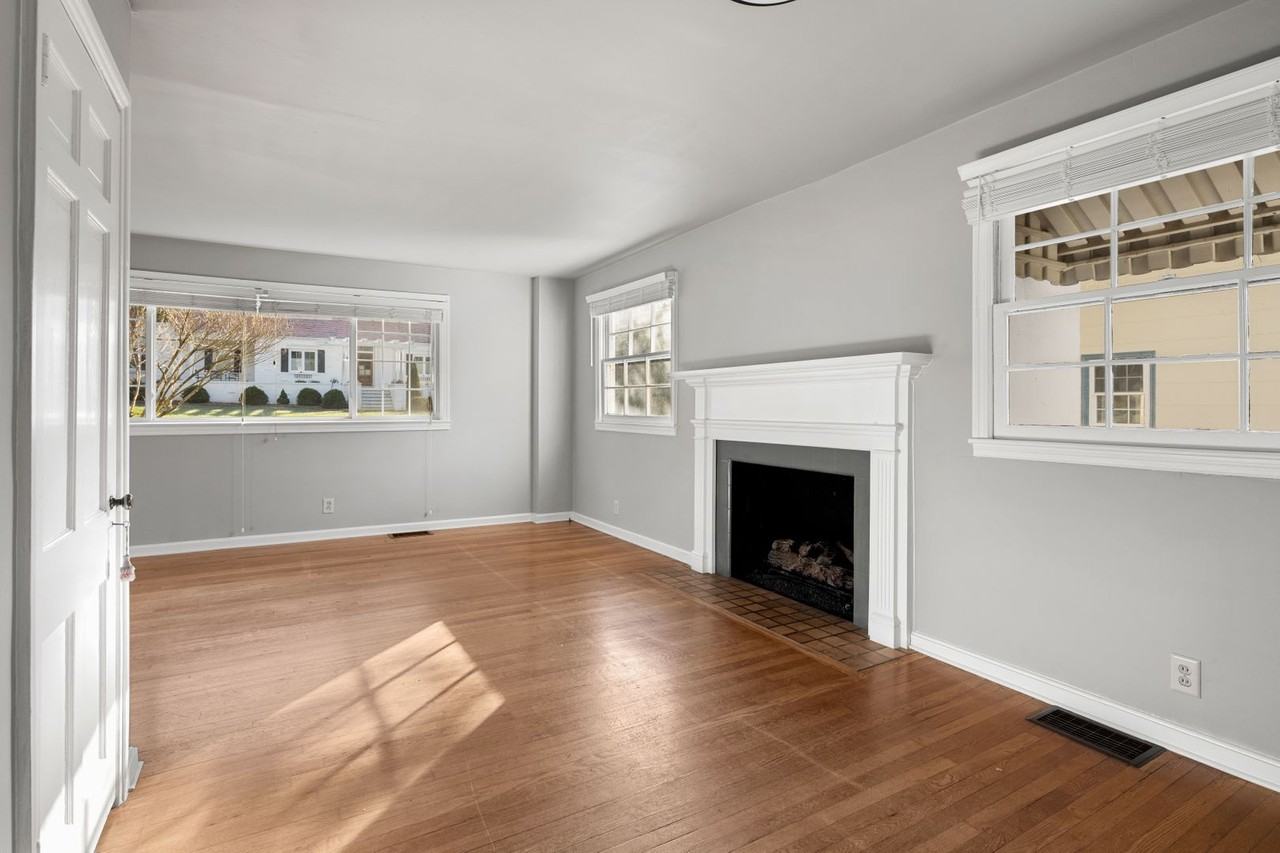 30 Lorraine Ave - Photo 5 of 21