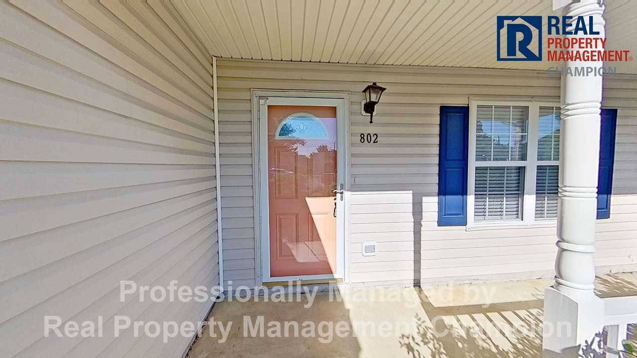 802 Plainfield Ct - Photo 2 of 33