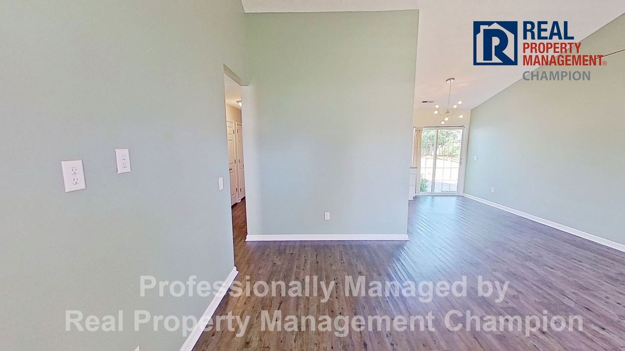802 Plainfield Ct - Photo 3 of 33