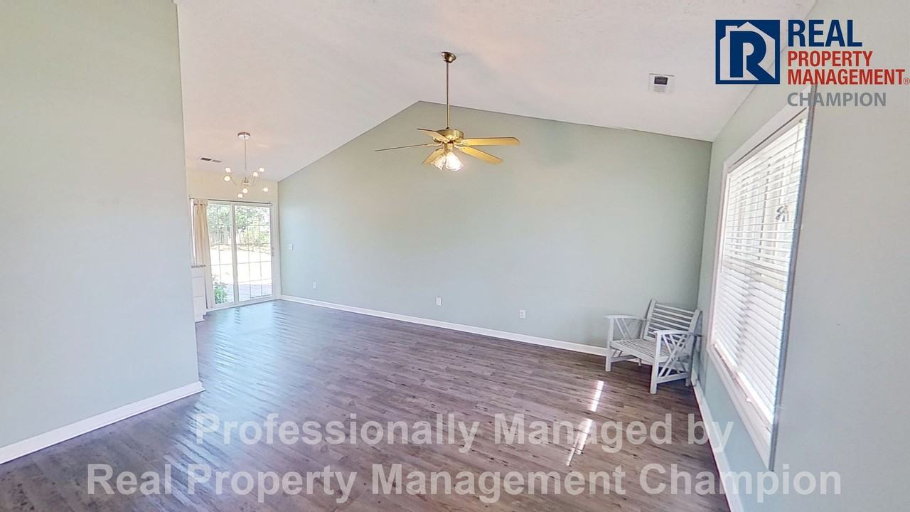 802 Plainfield Ct - Photo 4 of 33