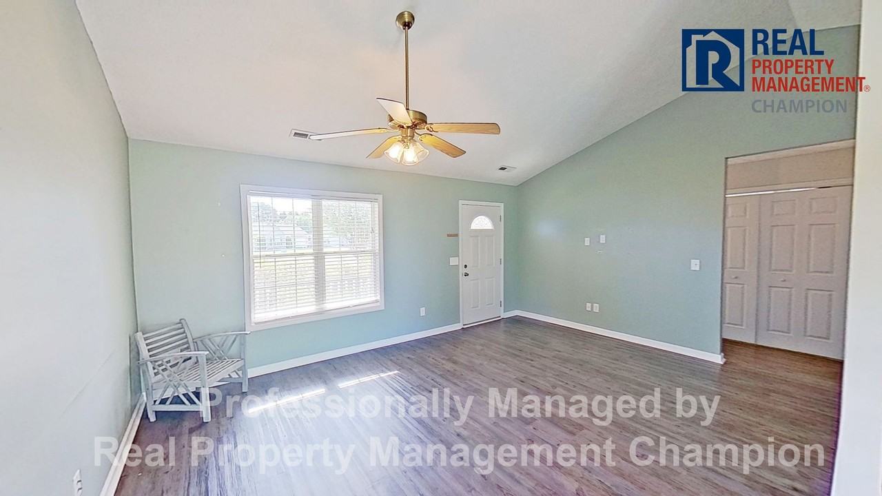 802 Plainfield Ct - Photo 6 of 33