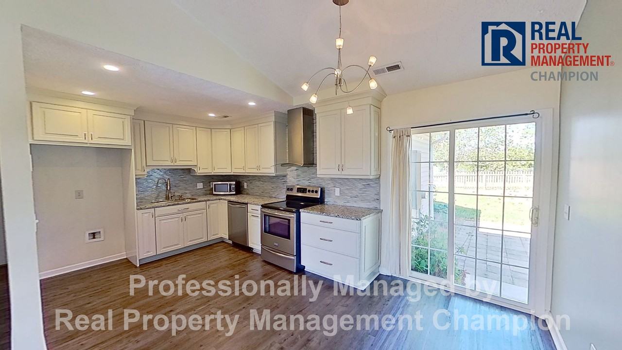 802 Plainfield Ct - Photo 7 of 33