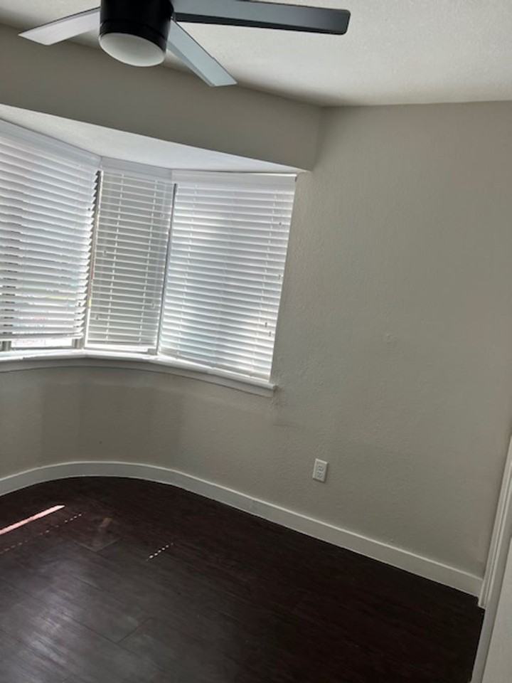 Dream Montrose - Photo 3 of 24