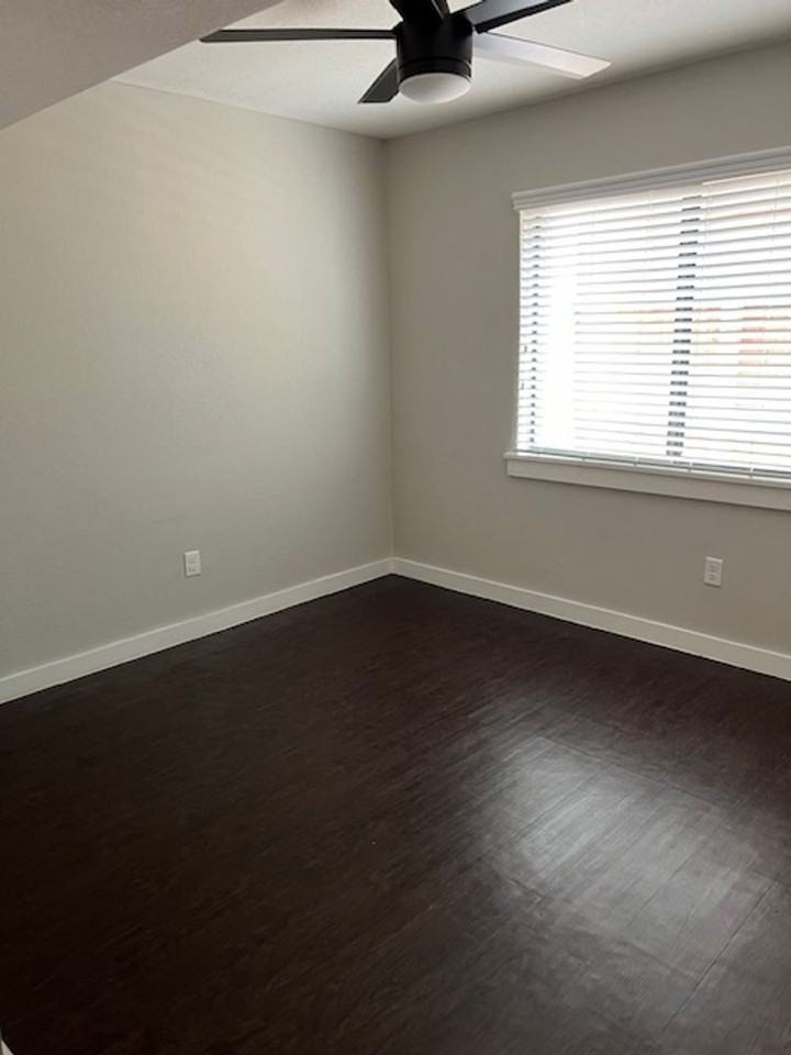 Dream Montrose - Photo 6 of 24