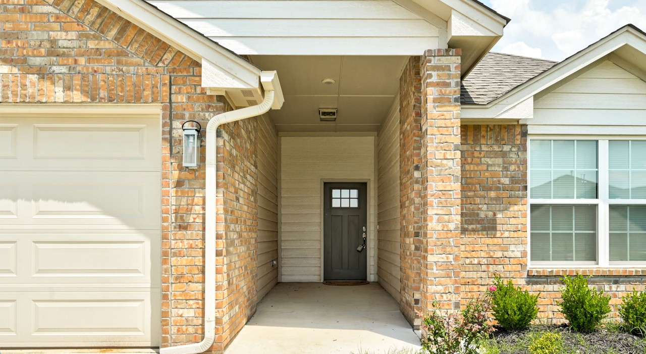 9216 Yassir Blvd - Photo 2 of 35