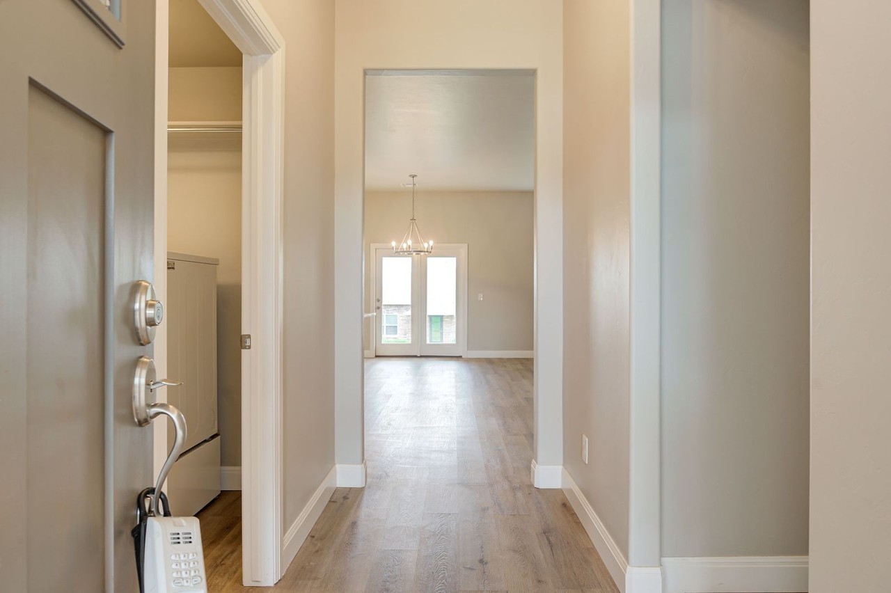 9216 Yassir Blvd - Photo 3 of 35
