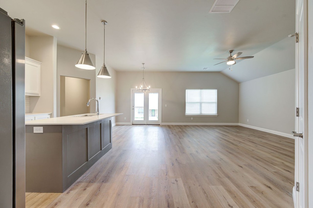 9216 Yassir Blvd - Photo 4 of 35