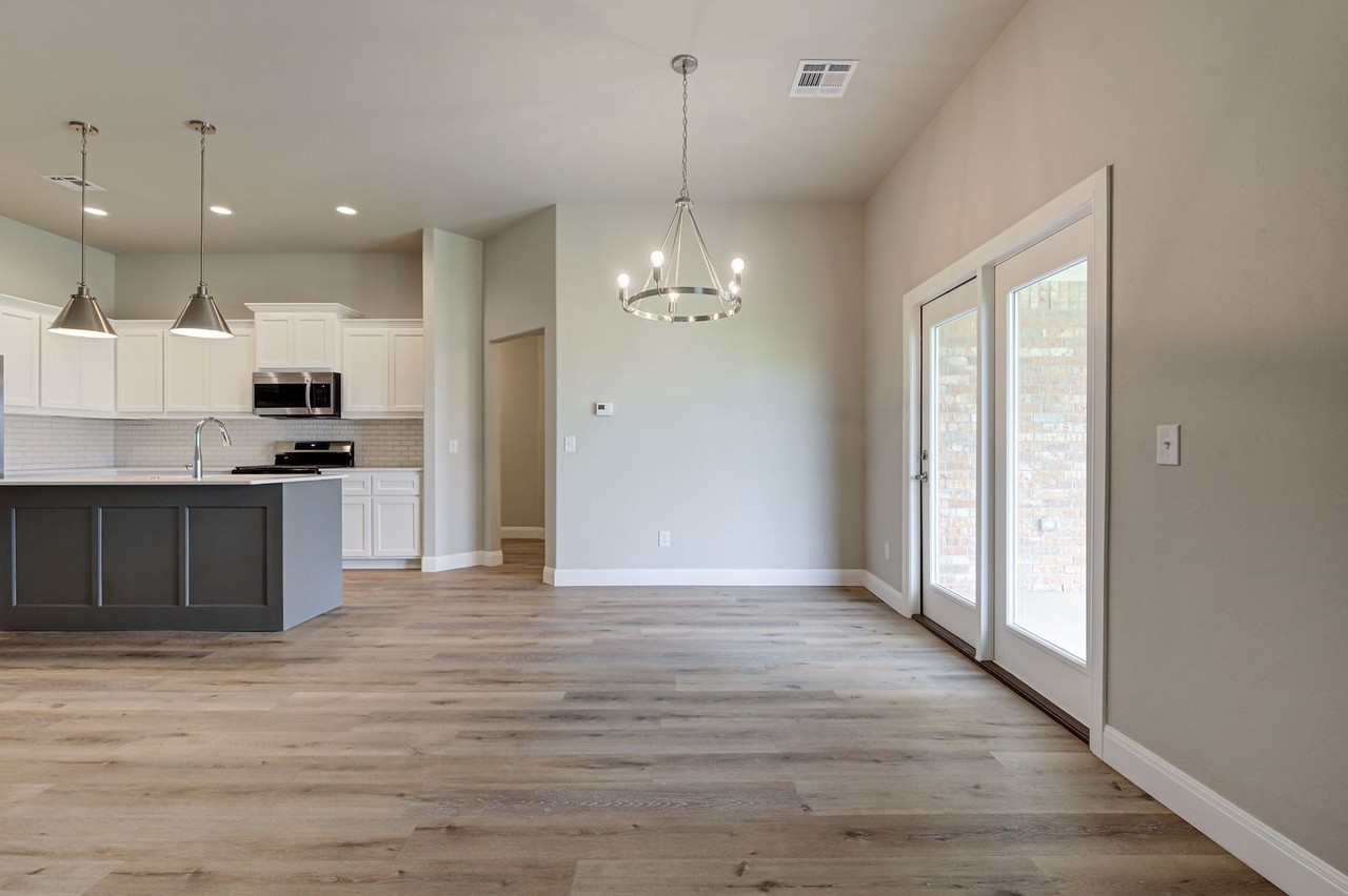 9216 Yassir Blvd - Photo 5 of 35