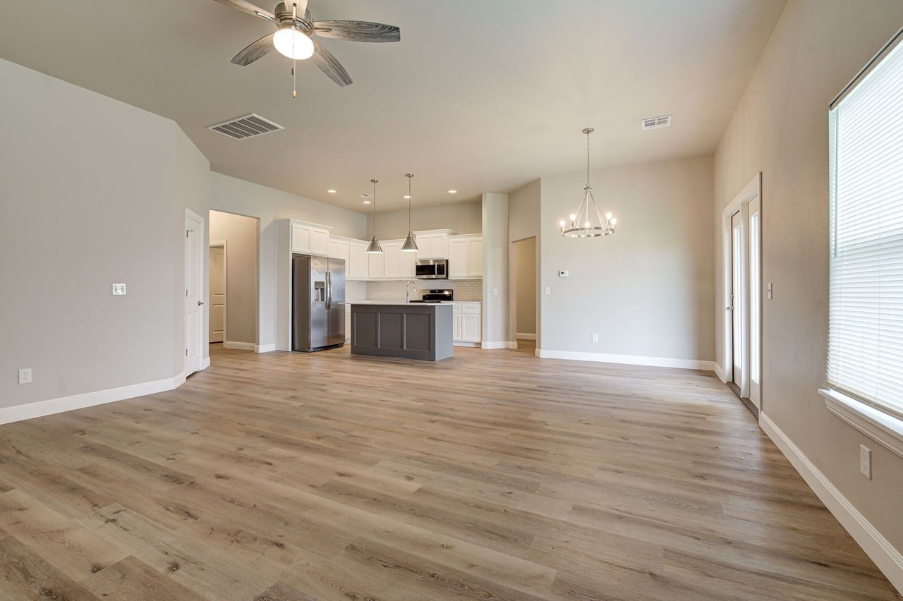 9216 Yassir Blvd - Photo 6 of 35