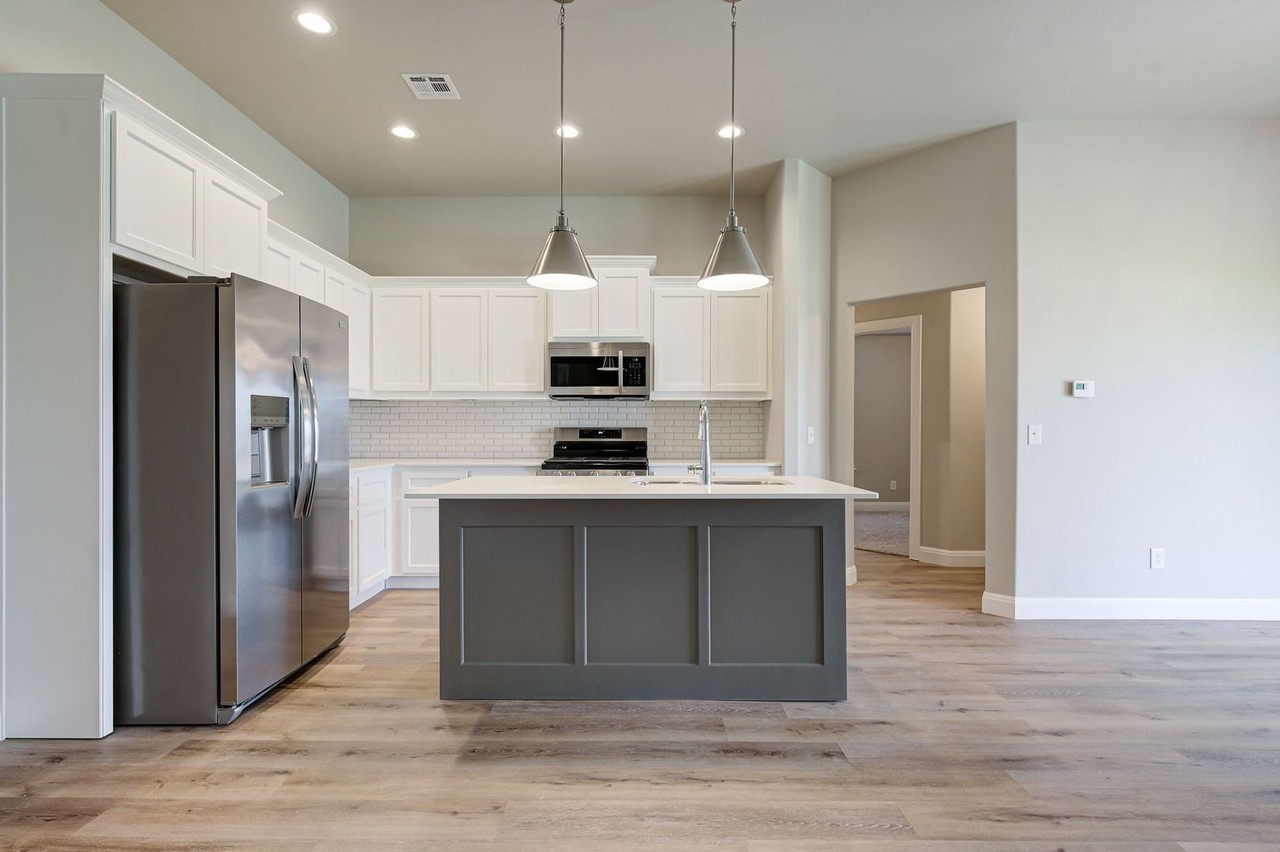 9216 Yassir Blvd - Photo 7 of 35