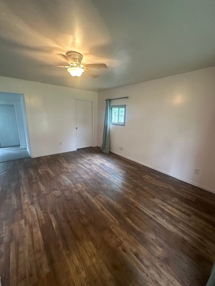 2217 Yale Blvd - Photo 2 of 5