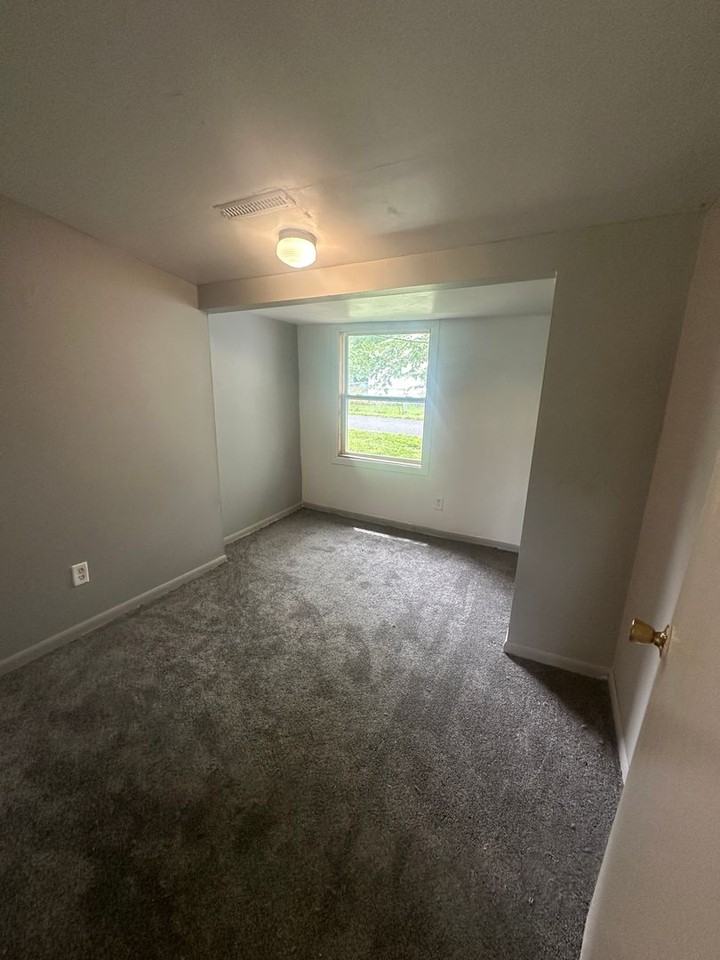 2217 Yale Blvd - Photo 3 of 5