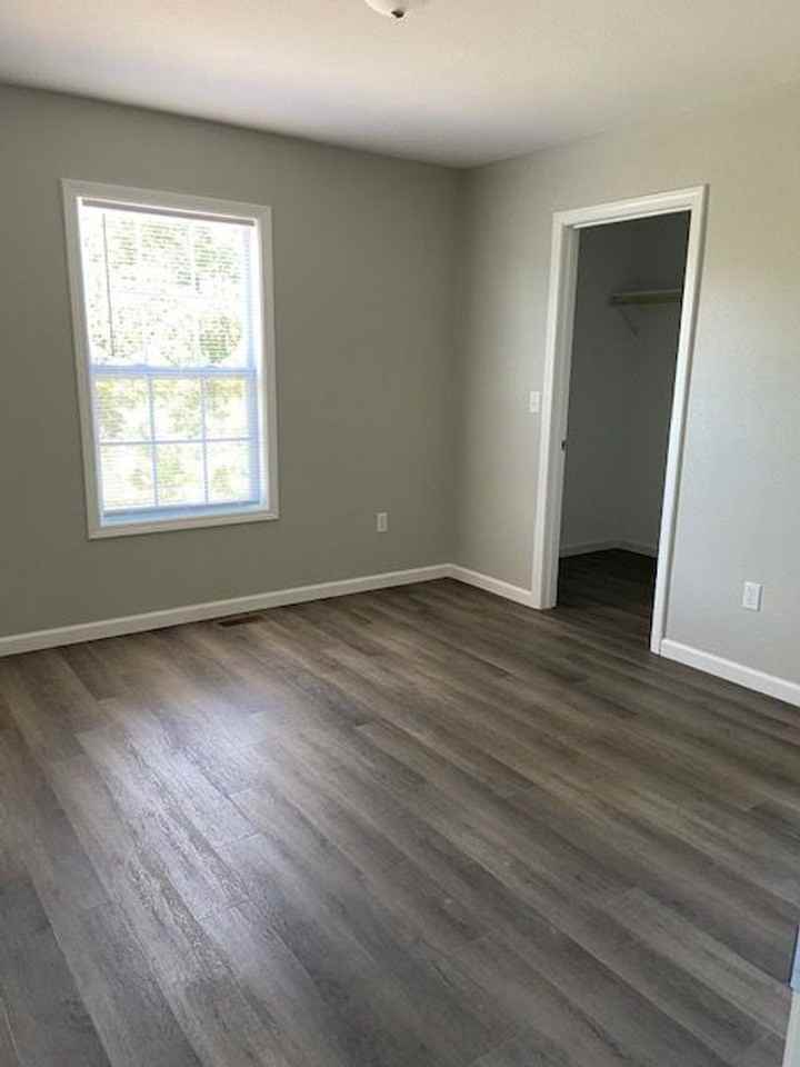 2604 Hickman Rd - Photo 3 of 7